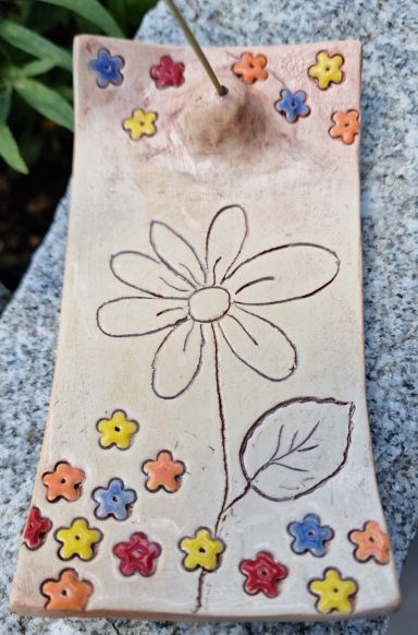 0040 Halterung für Räucherstäbchen "Blume" 7x13 cm 0040 Halterung für Räucherstäbchen "Blume" 7x13 cm