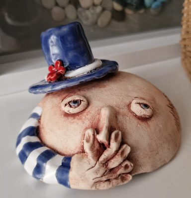 0035 Besucher im Gäste-WC Durchmesser 9,5cm Höhe 6 cm 0035 Besucher im Gäste-WC Durchmesser 9,5cm Höhe 6 cm